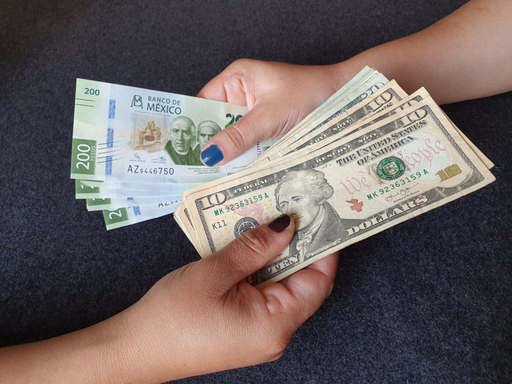 Remesas que han recibido 1.8 millones de familias en México entre enero y octubre suman 33,564 millones de dólares