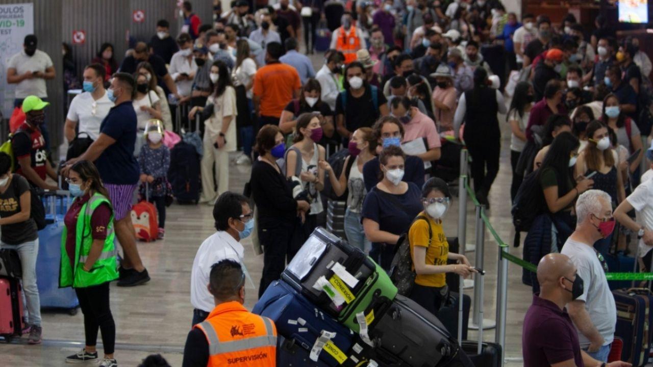 FOTOGALERÍA: ¿ Y la pandemia? Aeropuertos y centrales camioneras desbordadas.