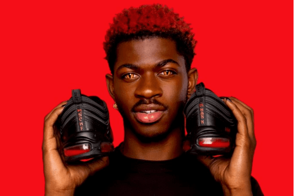 Nike denuncia al rapero Lil Nas X  por crear tenis con sangre humana