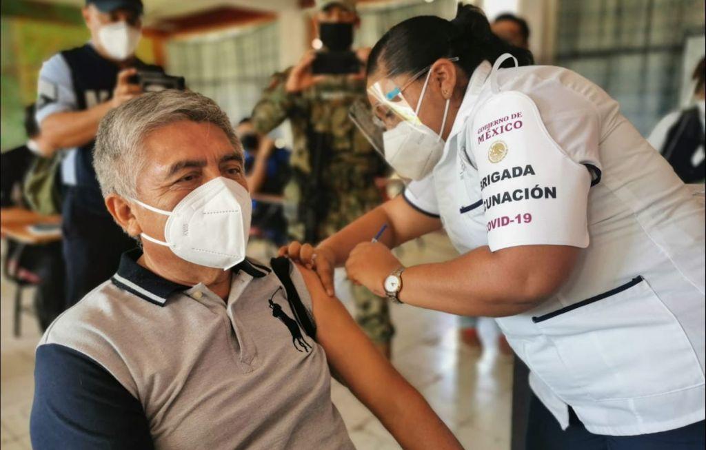 Hoy inició la campaña de vacunación de refuerzo anti covid para adultos mayores