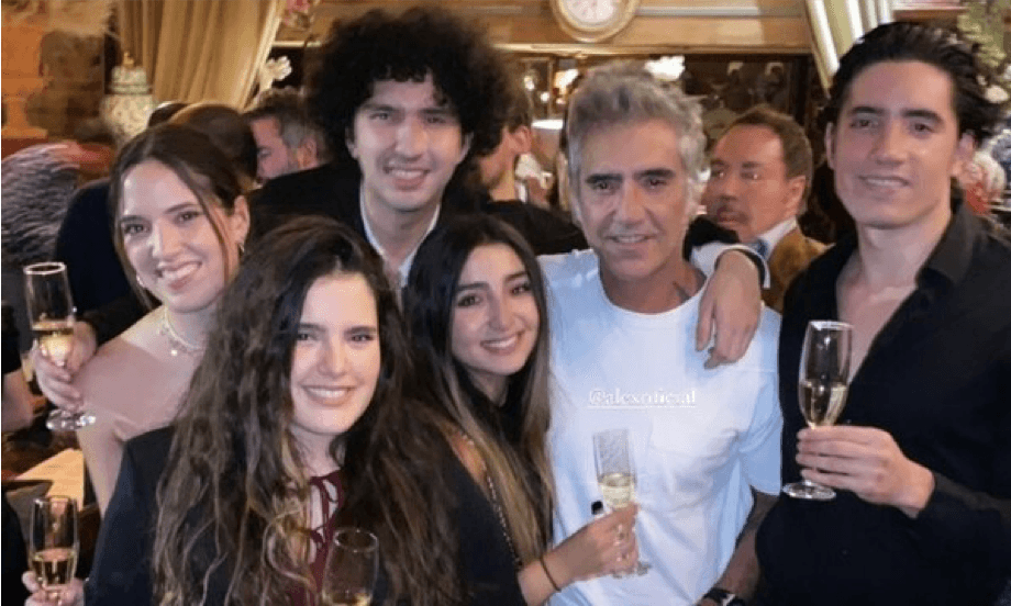 Alejandro Fernández deja atrás el COVID y festeja en grande su cumpleaños 50