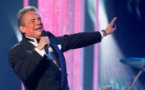 A cantar con el príncipe de la canción José José.