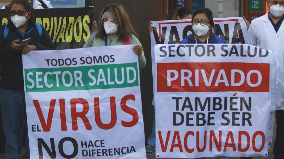 Médicos del sector privado cancelan marcha para recibir vacuna por falta de cuórum