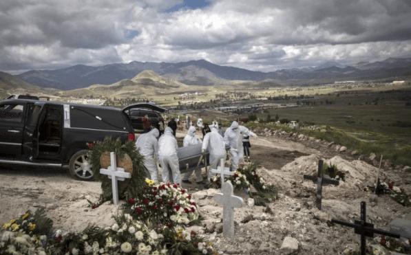 México rebasa por primera vez en su historia el millón de muertes