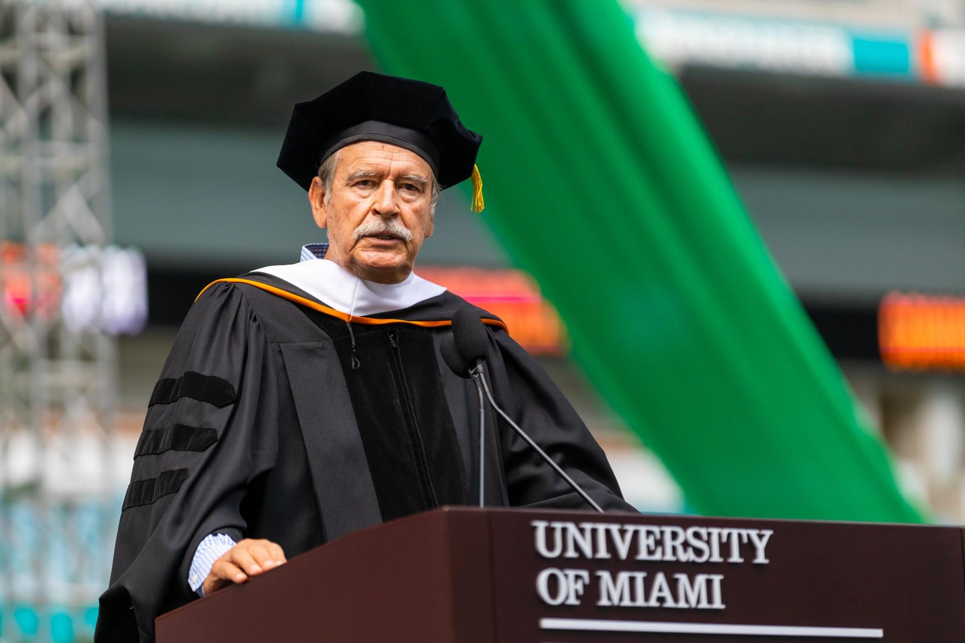 Vicente Fox recibe reconocimiento Honoris Causa de la Universidad de Miami