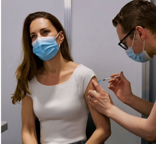 Duquesa de Cambridge es vacunada contra el Covid 19