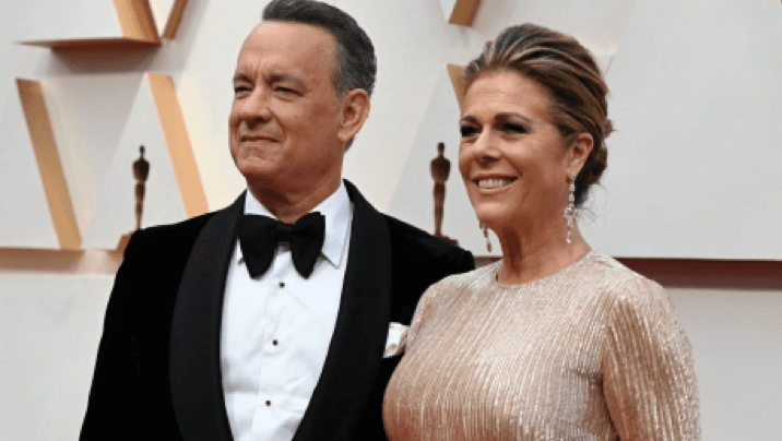 Tom Hanks interrumpe una boda en la playa para felicitar a las recién casadas
