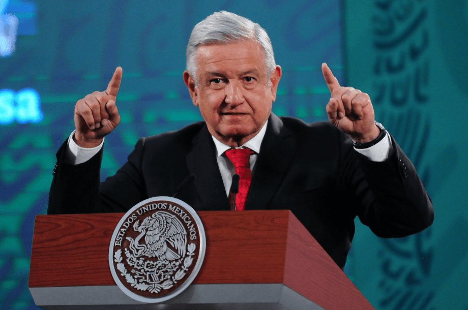 AMLO anunció que recibirá su tarjeta para la pensión del adulto mayor