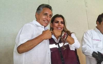 Manuel Negrete declina a favor de Evelyn Salgado en Guerrero.