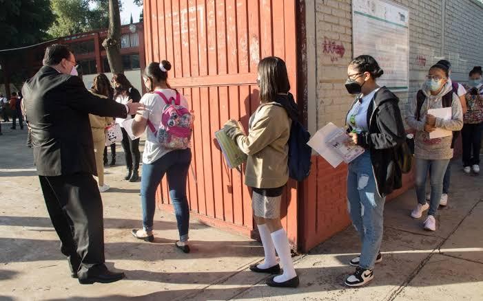 Con el regreso a clases los contagios por COVID 19 hacen su aparición en las escuelas