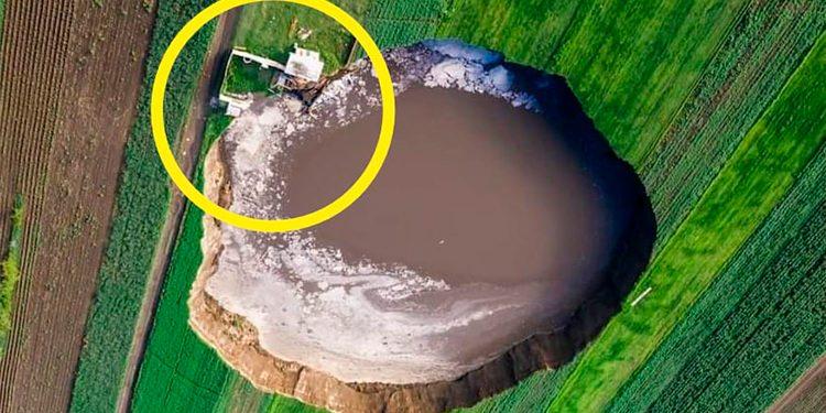 IMPACTANTE: Socavón aumenta de tamaño y se lleva consigo parte de la casa.