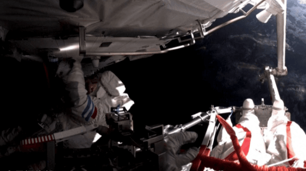 Así fue la primera caminata espacial de astronautas chinos