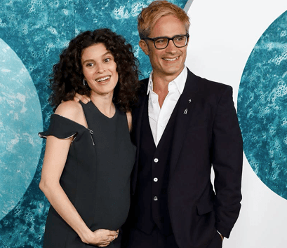 ¡Bebé en camino! Gael García Bernal anuncia el embarazo de su novia en la red carpet