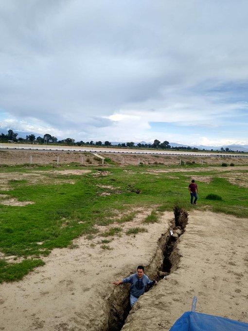 Ejidatarios de Texcoco reportan grietas tras las obras del NAIM