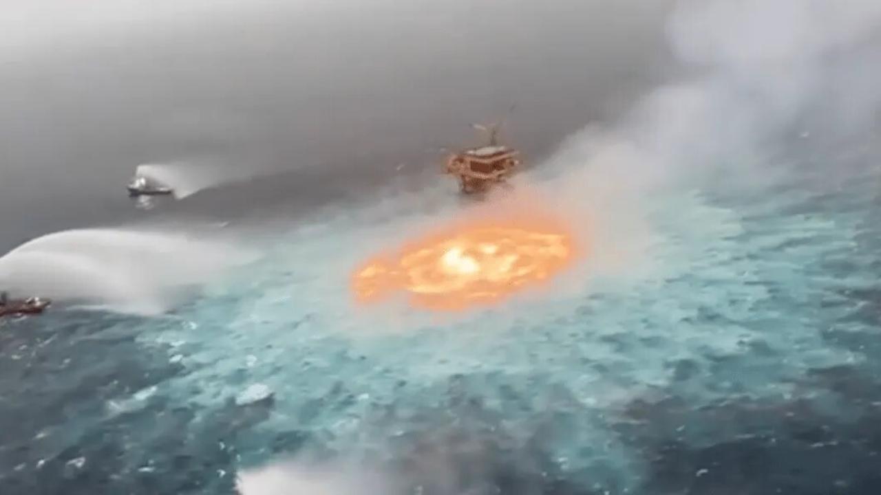 Impactante incendio en un ducto de PEMEX