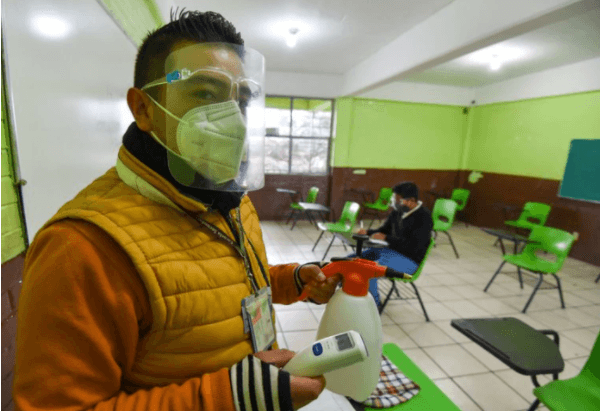 SEP anuncia aumento de salario para docentes