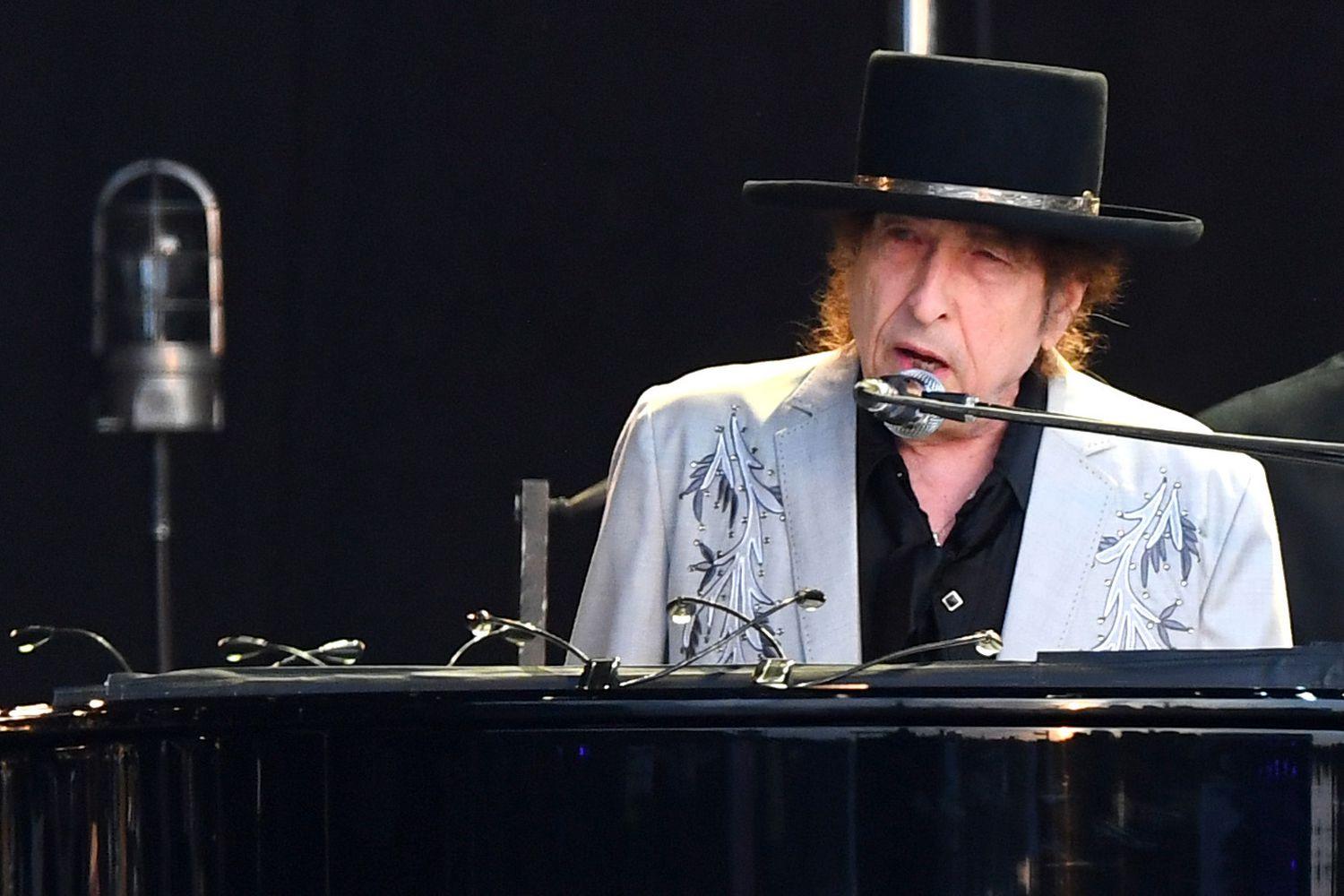 Acusan a Bob Dylan de abuso sexual a menores en la década de los 60