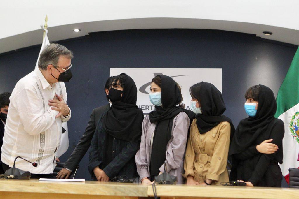 Ya llegaron las primeras mujeres afganas a México