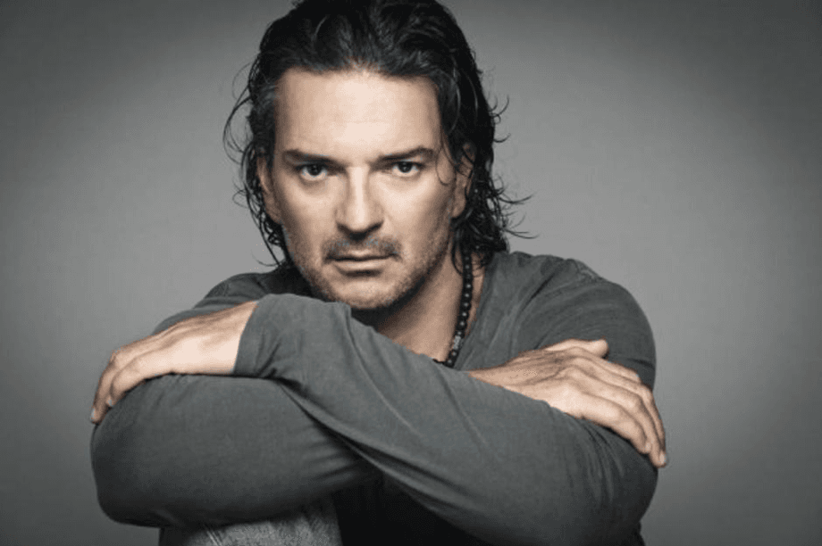 OMG: Ricardo Arjona cantó en el metro de Nueva York, pero nadie lo reconoció