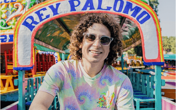 Starbucks le niega servicio a Luisito Comunica