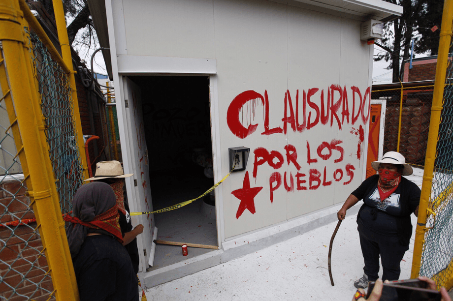 Toman planta de Bonafont en Puebla por explotar los mantos acuíferos de la región