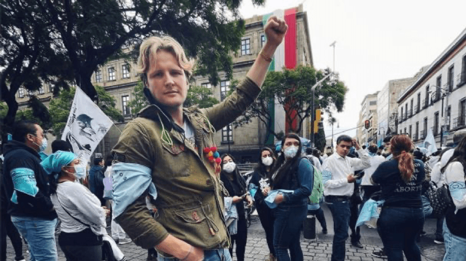 Alexander Acha protesta para impedir despenalización del aborto