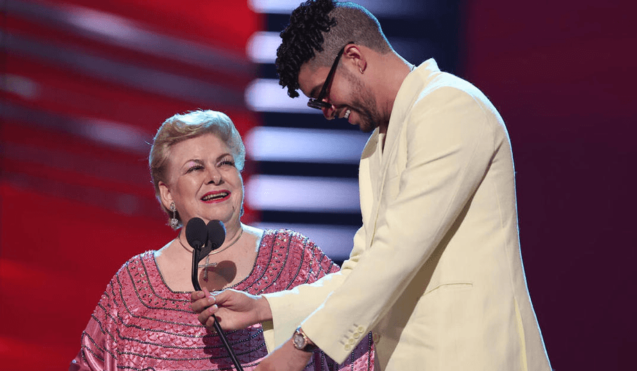 ¡Eres un inútil! Paquita la del Barrio y Bad Bunny se llevan los Billboard Latinos al protagonizar un momento divertido