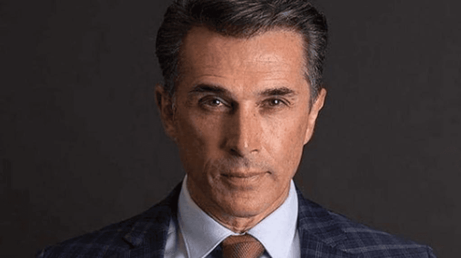 Sergio Mayer es hospitalizado: El ex diputado padece hipoacusia súbita, podría perder el oído izquierdo