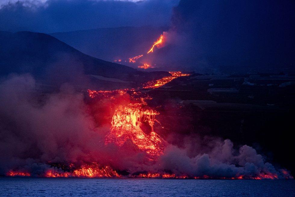 A 10 semanas de la erupción del volcán de La Palma la lava sigue saliendo