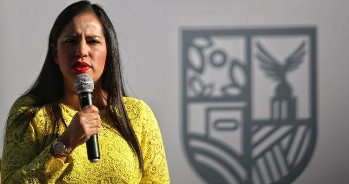 ¿Alcaldesa de Cuauhtémoc se transporta en camioneta con placas alteradas?