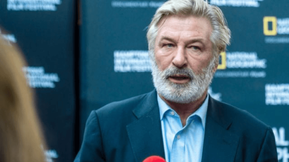 FBI concluye que Alec Baldwin sí disparó el arma