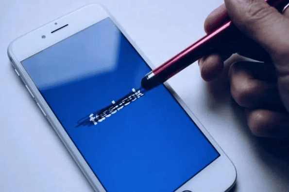 ¿Facebook planea cambiar de nombre?