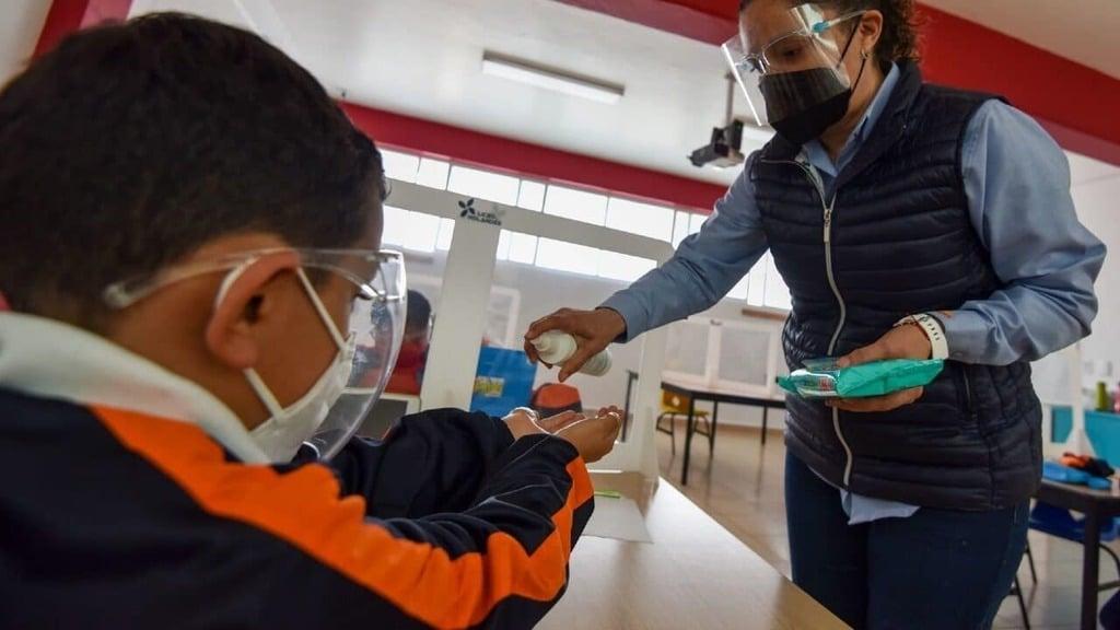 Más niños regresan a clases presenciales en México