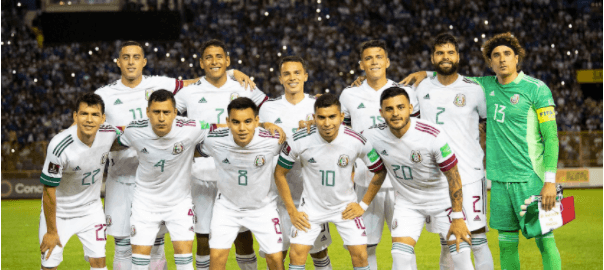 México vence a El Salvador 2- 0