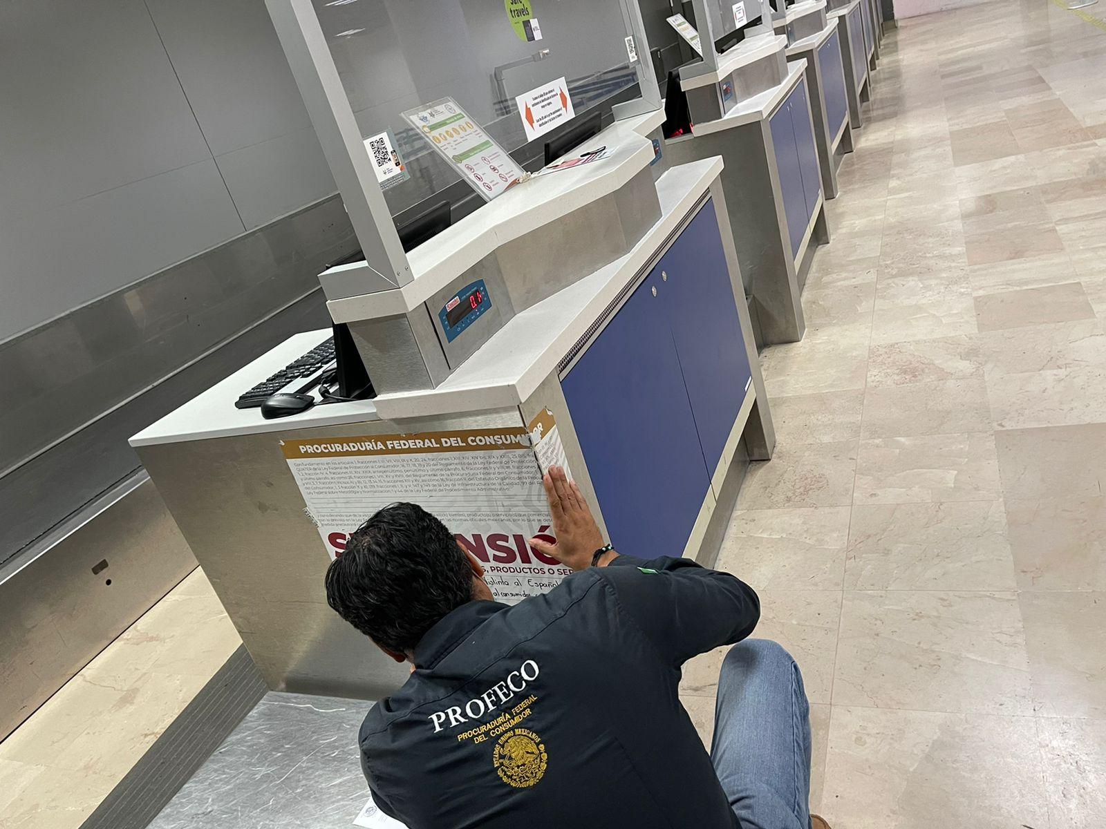 Profeco coloca sellos de suspensión a Volaris y Viva aerobus