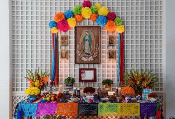La Casa Blanca coloca una ofrenda de Día de Muertos por primera vez