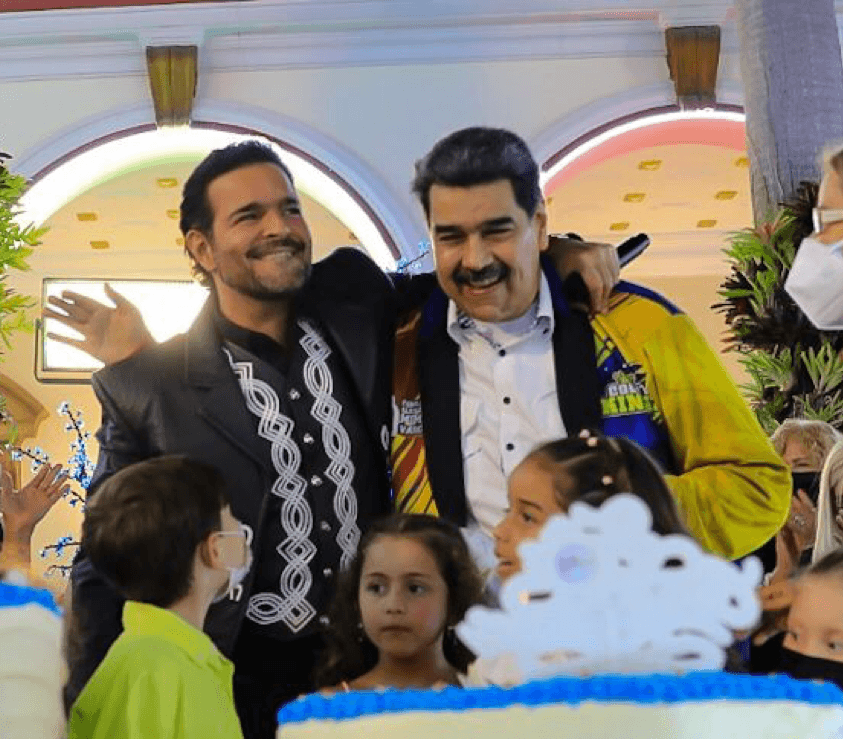 Critican a Pablo Montero por viajar a Venezuela y ofrecerle una serenata a Nicolás Maduro