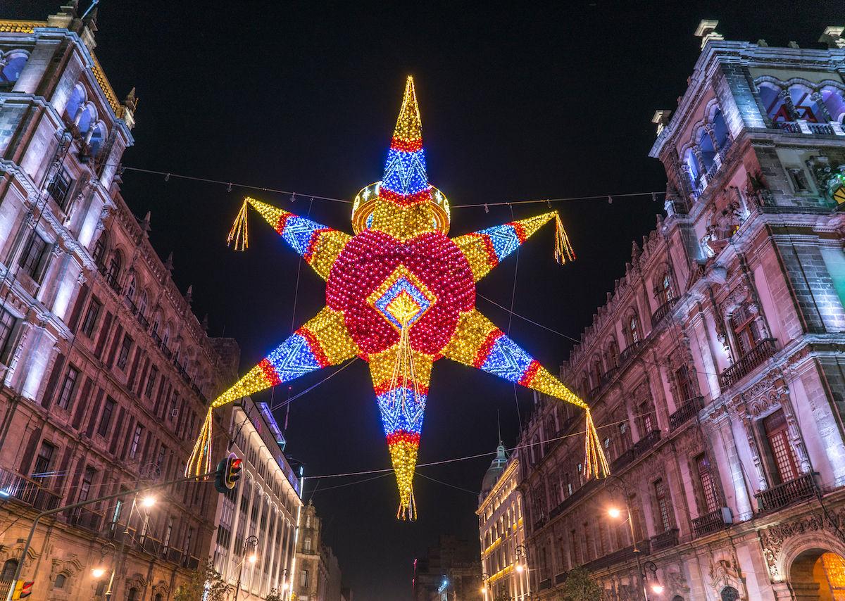 Arranca verbena navideña en el Zócalo de la CDMX