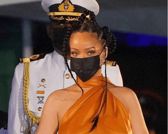 Rihanna se convierte en “Heroína Nacional” de Barbados tras la independización de la isla