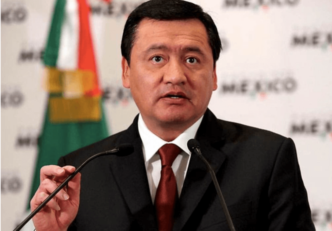 <strong>Osorio Chong deja la coordinación  y la bancada del PRI en el Senado </strong>