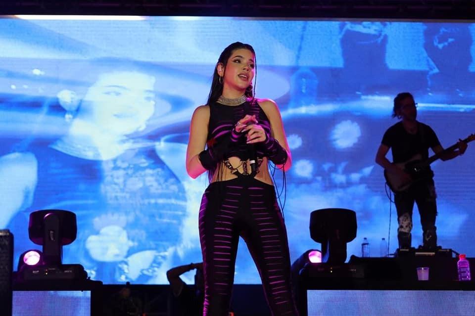 Con gran éxito se realizó el concierto de Kenia Os en Acapulco.
