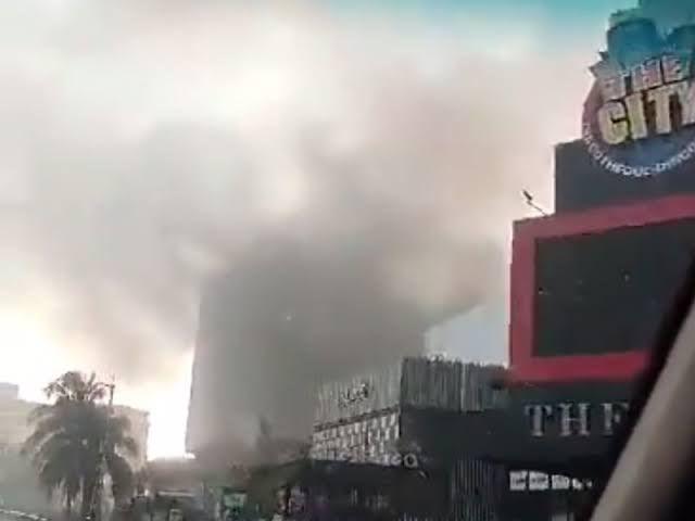 Evacuan a más de mil personas por incendio en el hotel Krystal de Cancún