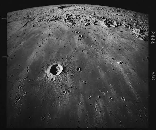 NASA descubre nuevo cráter en la Luna 