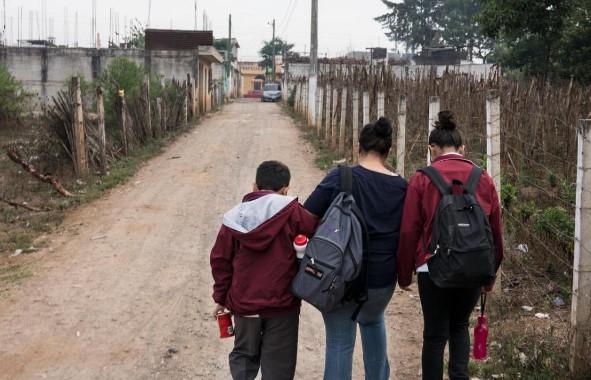 Por humanidad se debe emplear a migrantes