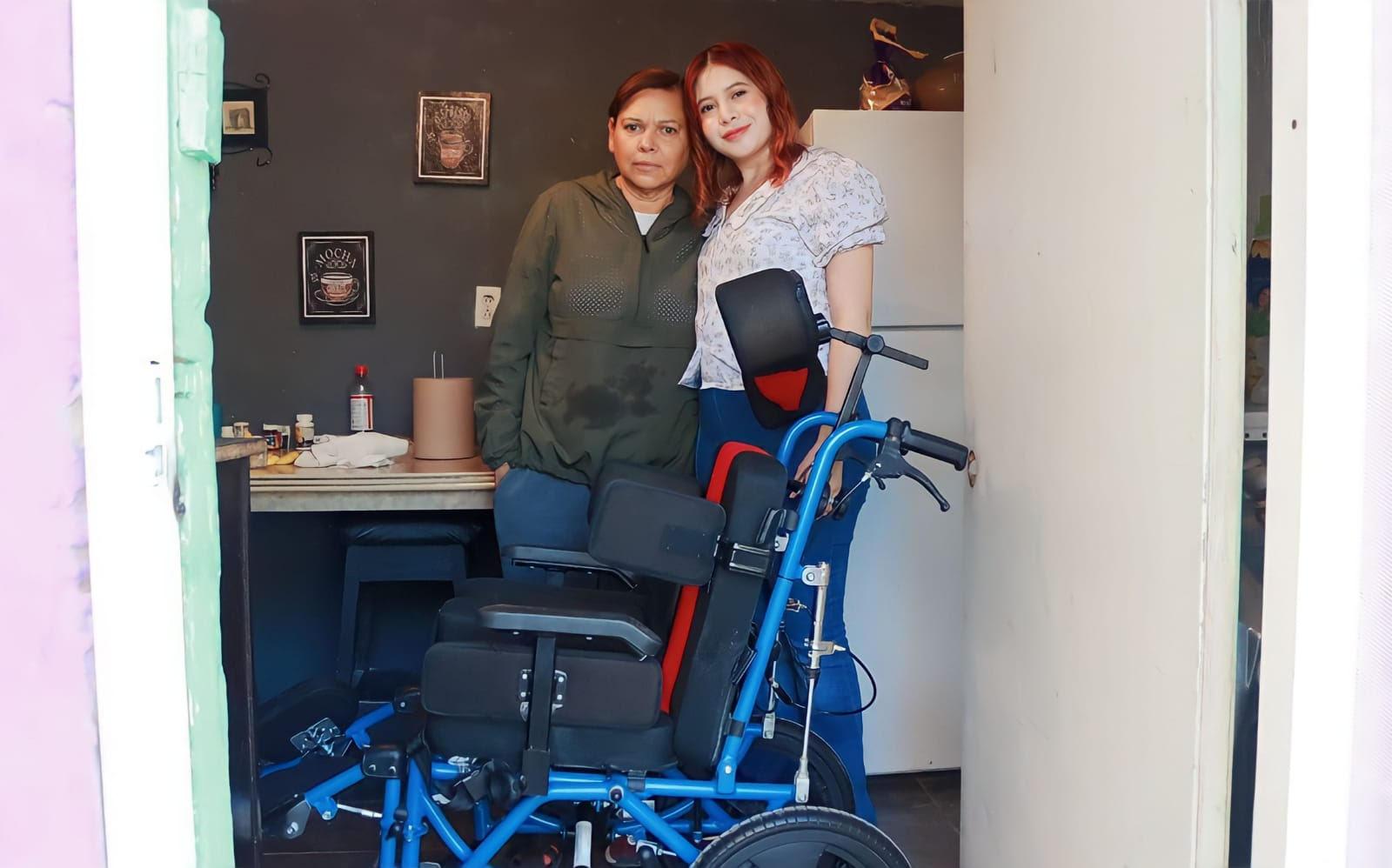 Dona diputada Argüelles silla de ruedas