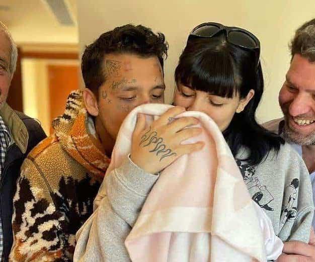 Filtran las primeras fotos de la hija de Nodal y Cazzu