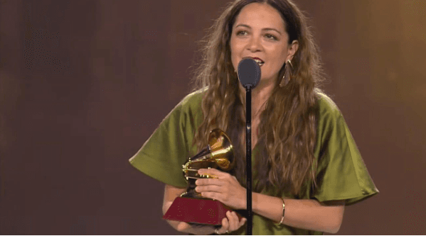 Natalia Lafourcade se llevó dos Latin Grammy en Sevilla