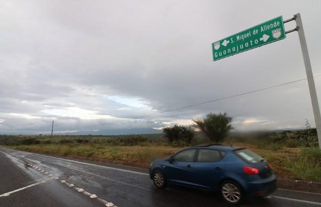 Reportan hasta 15 robos de autos nuevos en carreteras federales de Guanajuato