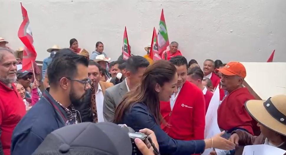 Libia García recibe de manos del PRI constancia como candidata