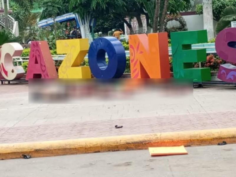 Arrojan restos humanos en palacio municipal de Cazones 